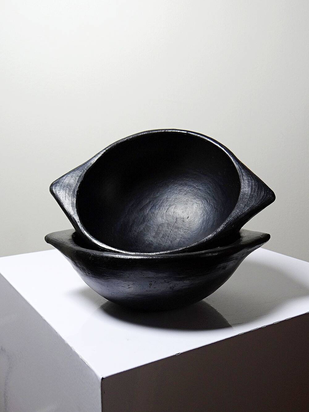 Pair of black pottery bowls from Chamba, Colombia, Pijao craftsmanship, years.
