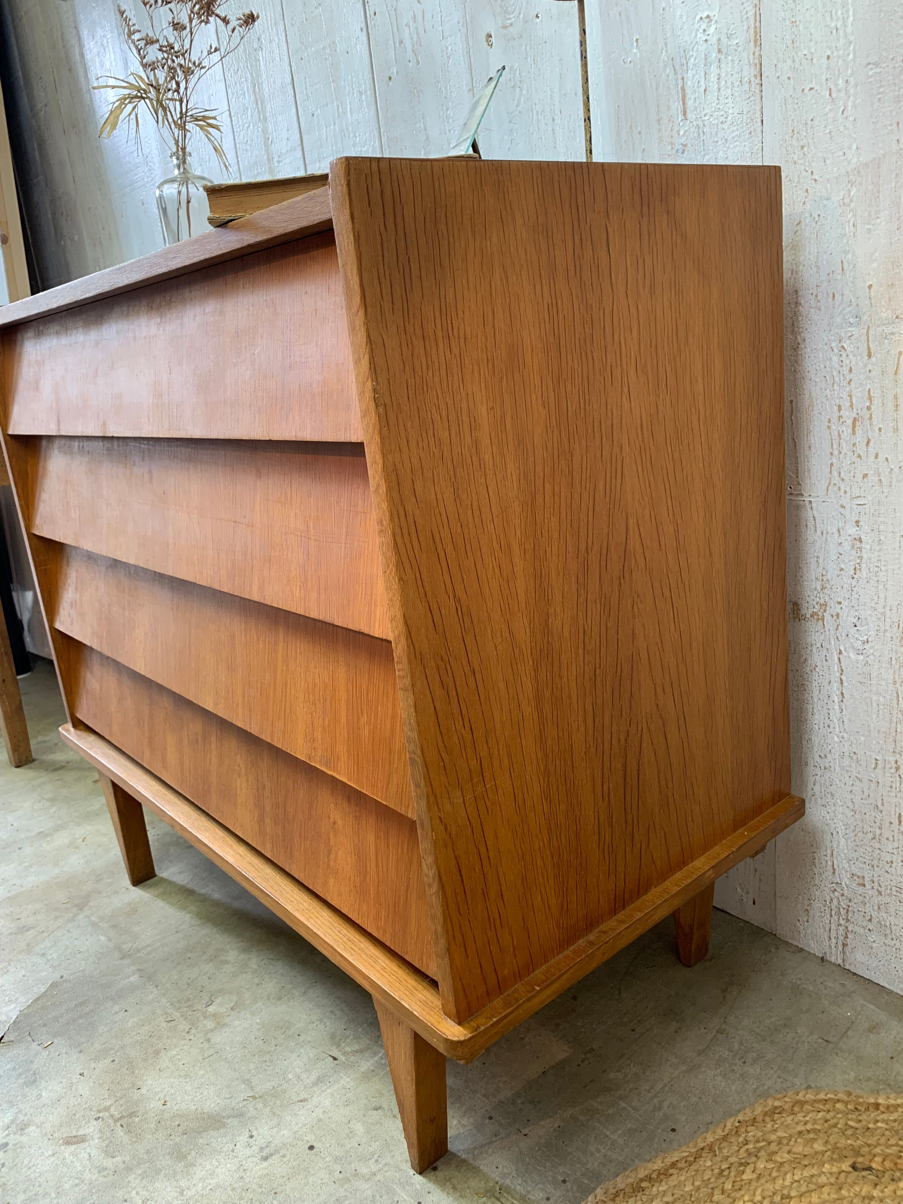 Commode à ailettes vintage