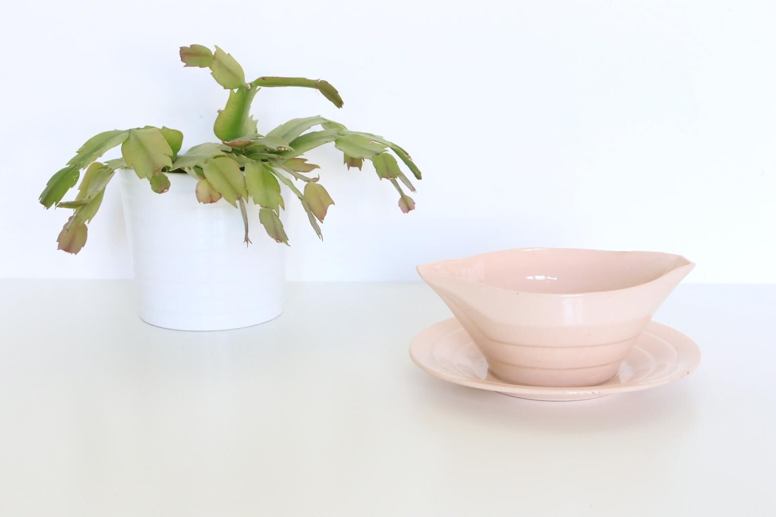 Saucière en céramique rose, art déco, 1930, Céranord st Amand