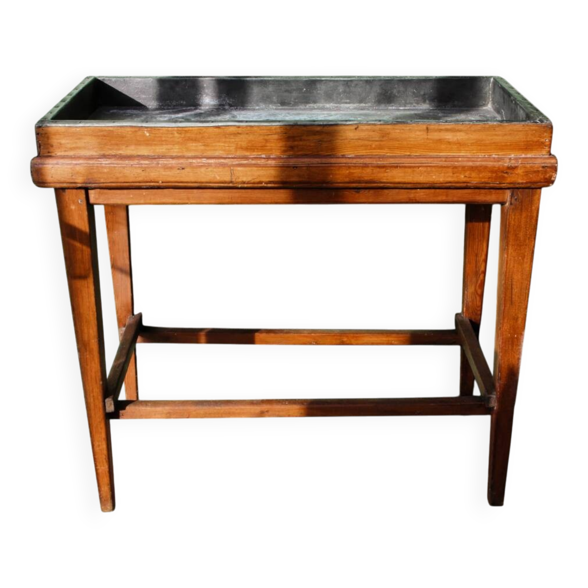 Table de métier, début 20ème, en bois et zinc riveté