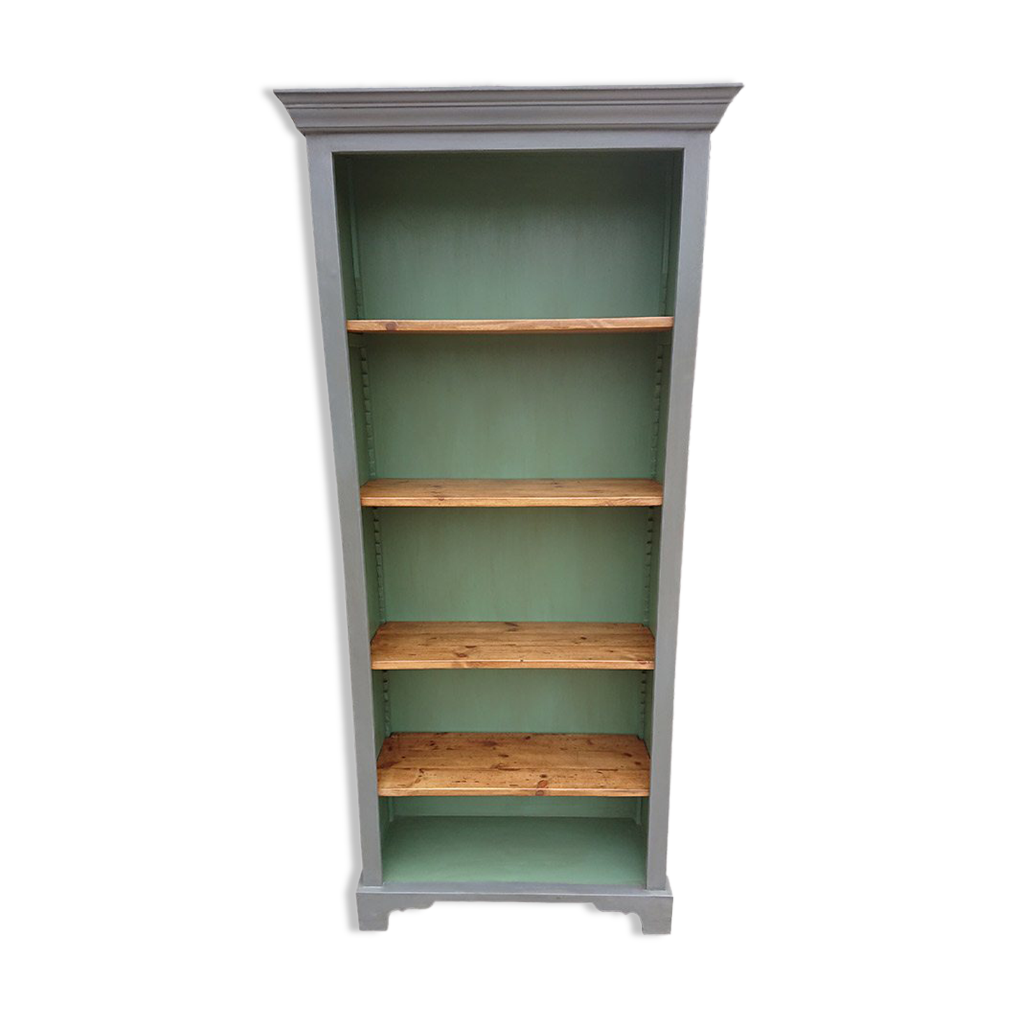 Freestanding Bookcase with Adjustable Shelving