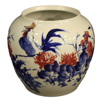 Chinese painted ceramic vase