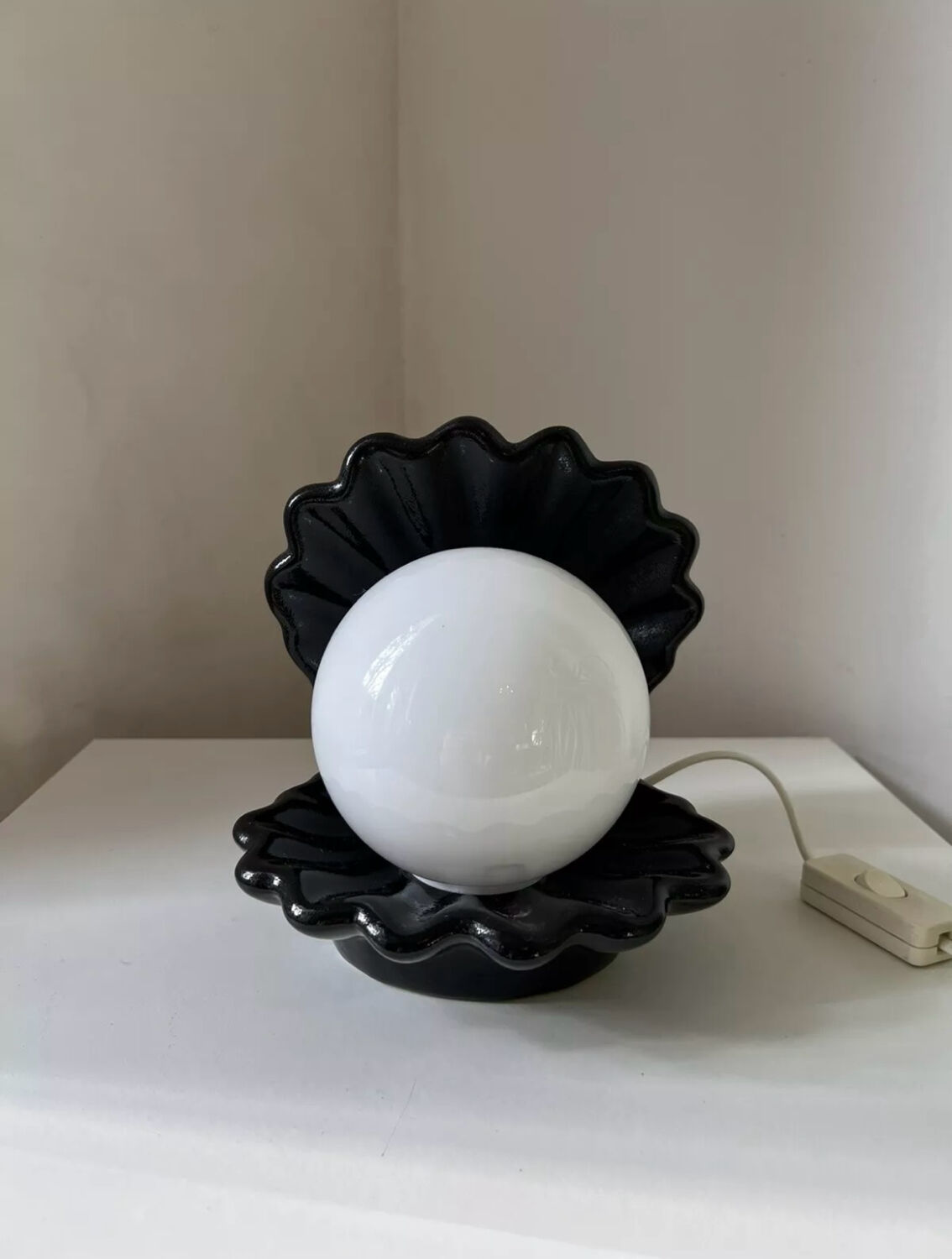 Porcelain table lamp Scallop black Vintage shell