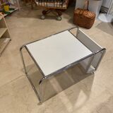 Table d'appoint porte-revues