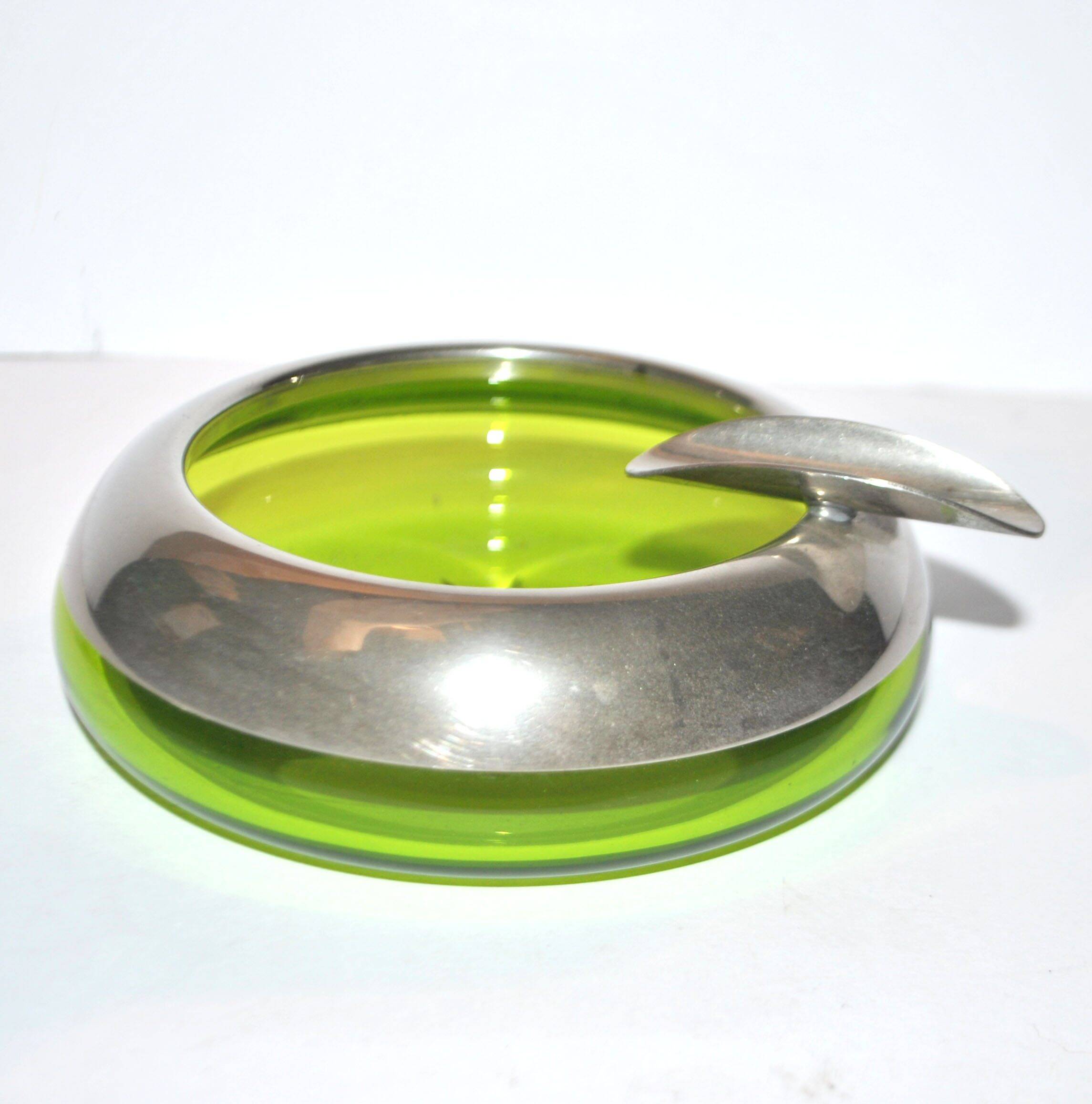 Cendrier cigare vintage en verre vert taillé et cerclage en étain