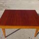 Extendable table, compass legs