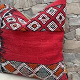 Vintage cushion cover in Berber kilim: Moroccan wool cushion.
