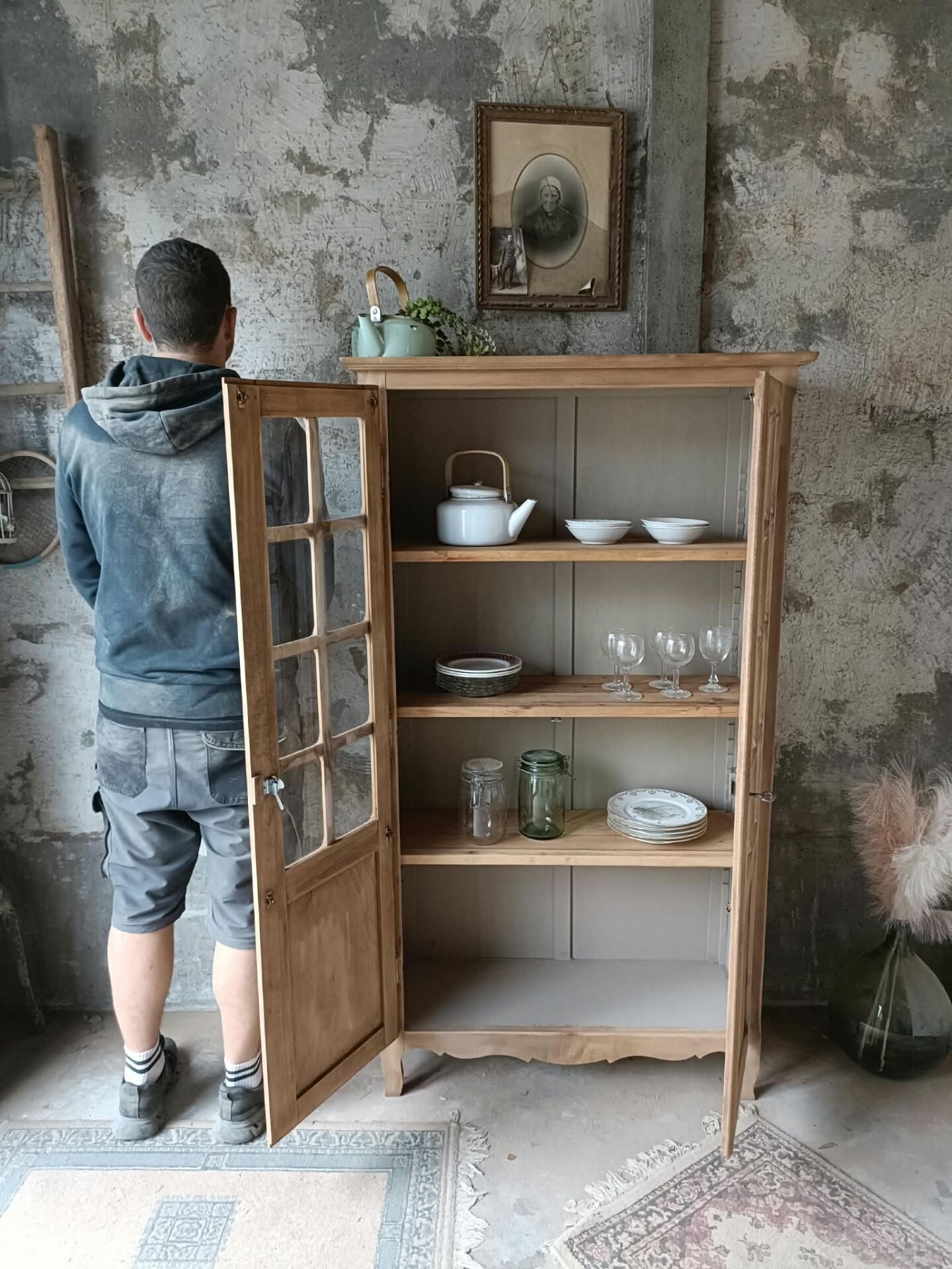 Parisian display cabinet