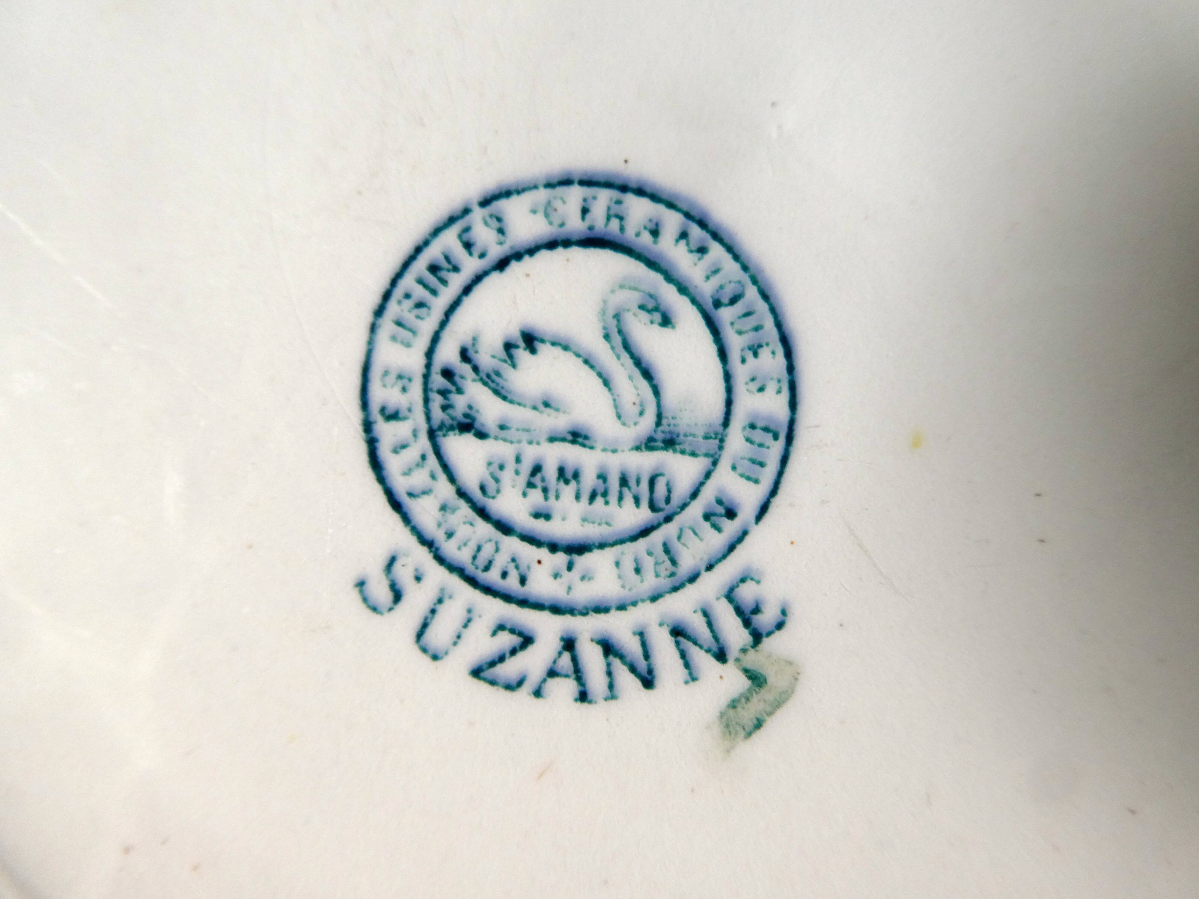 Set of 6 flat plates, Saint Amand model Suzanne, floral decoration