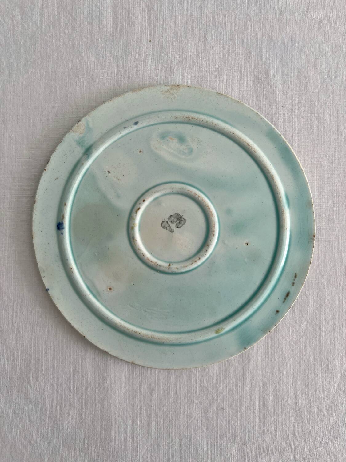 Art Nouveau earthenware bottle coaster/trivet, late 19th/early 20th century