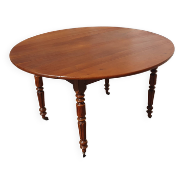 Round oval table with solid cherry leaves, 19th century