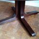Extendable round table on central support
