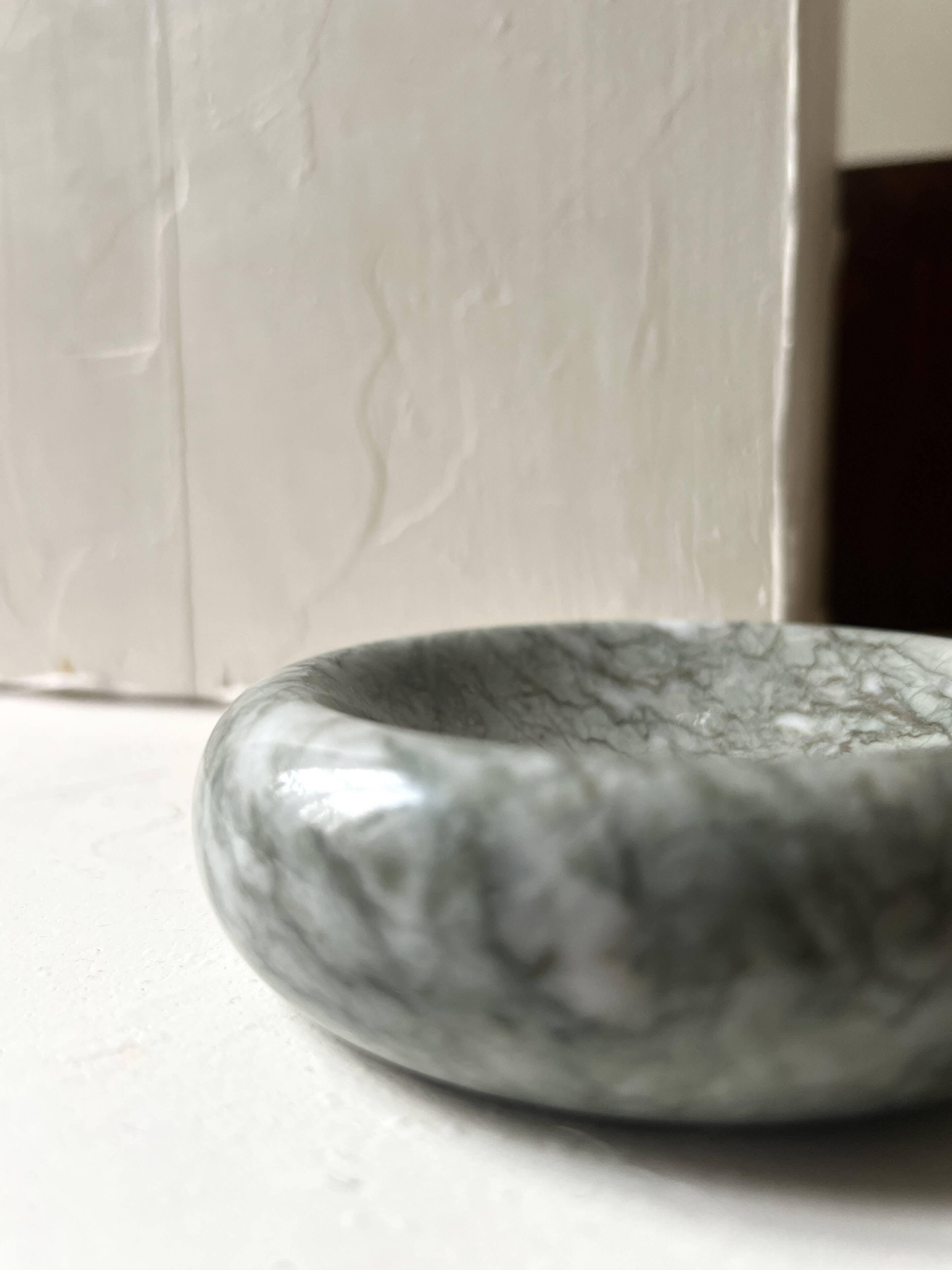 Round Italian ashtray made of hand-carved and polished green marble.