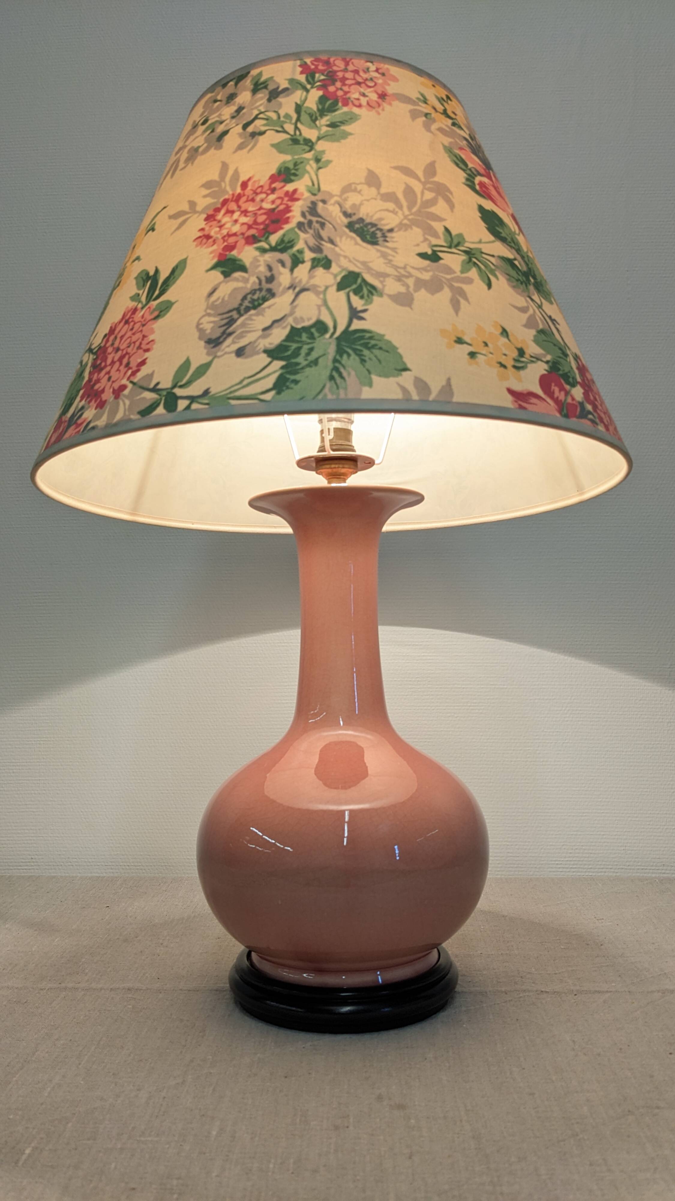 Charolles faience lamp in pink by Jacques Molin, France circa 1970.