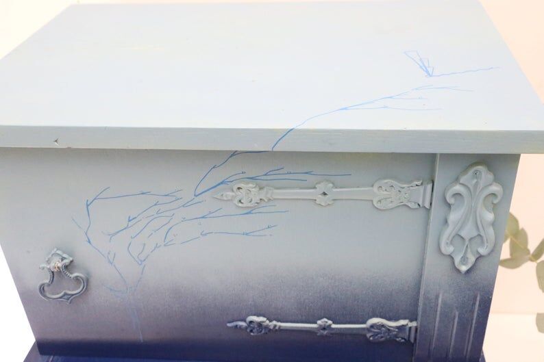 Meuble d'appoint, décoré par un artiste graffeur