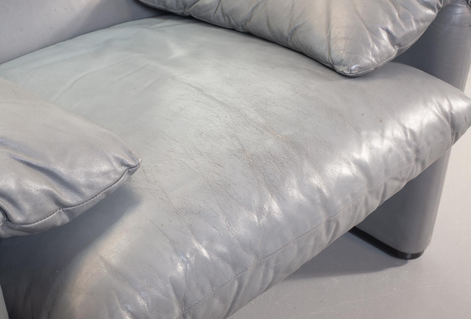 Cassina Lounge Chair 'Maralunga' by Vico Magistretti in Grey Leather 1970s