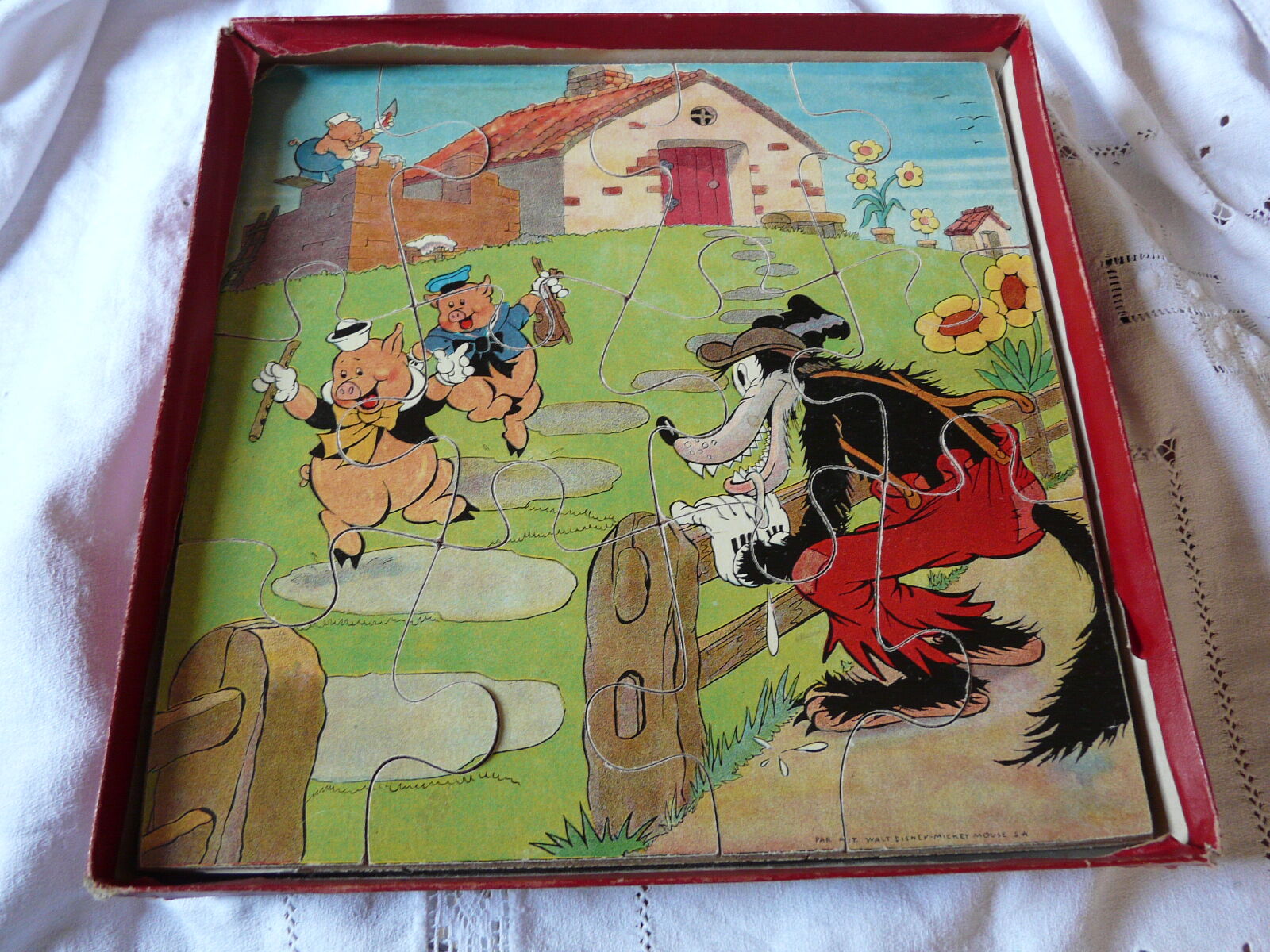 box of 6 wooden puzzles the 3 little walt Dizney pigs