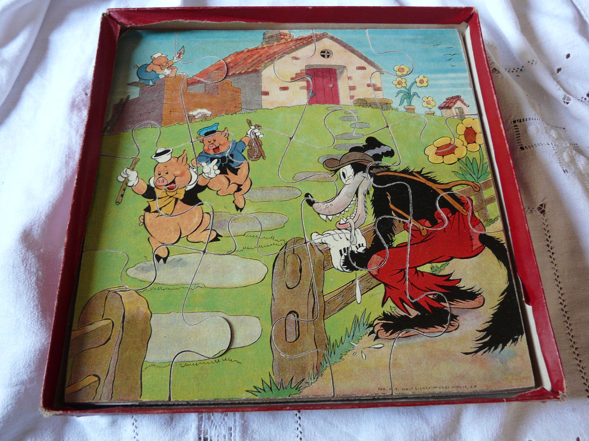box of 6 wooden puzzles the 3 little walt Dizney pigs