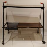 Red scoubidou handles wheeled serving table