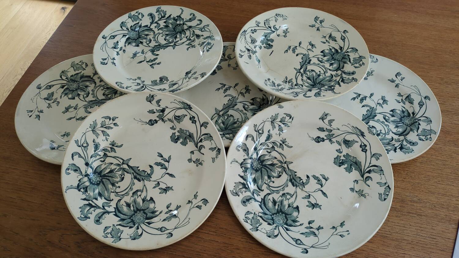 Lot 7 Terre de Feu plates from Grigny