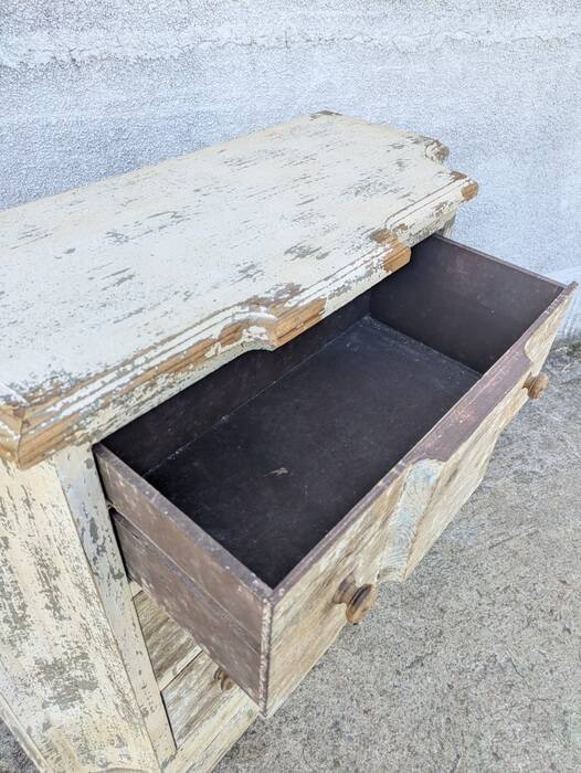 Patinated chest of drawers