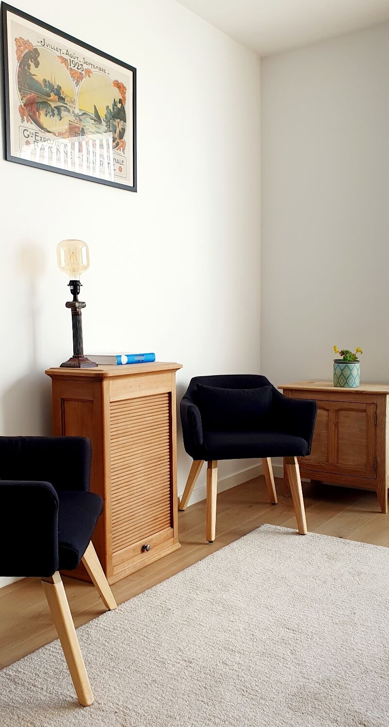 Wooden curtain cabinet