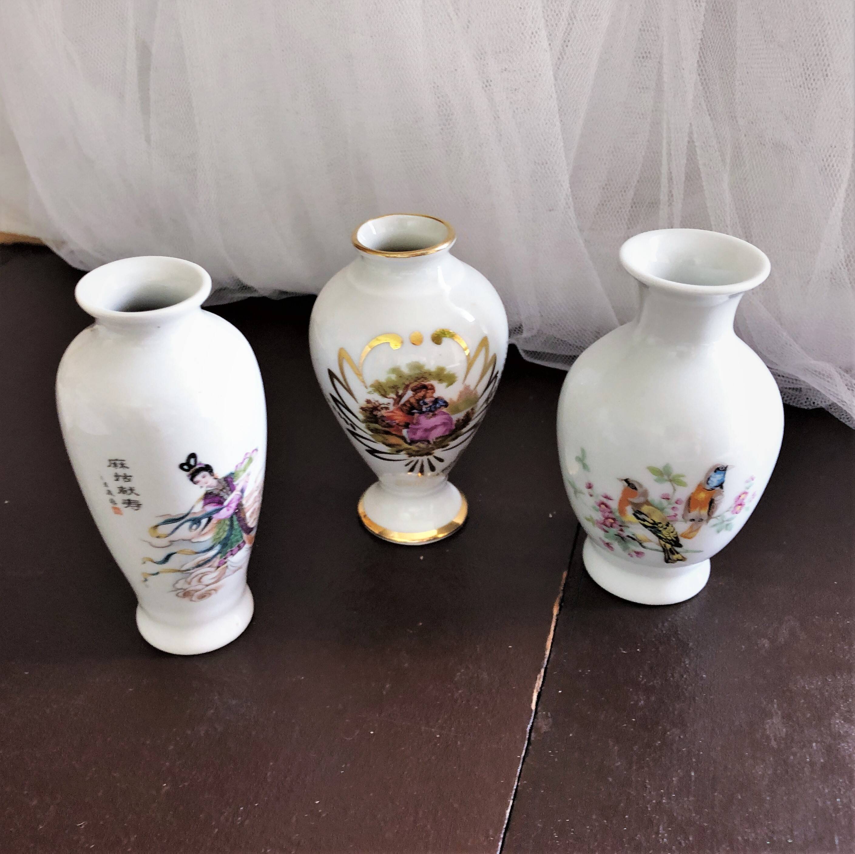 Set of 3 porcelain vases