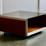 Table basse bois, aluminium et verre fumé. circa 1970
