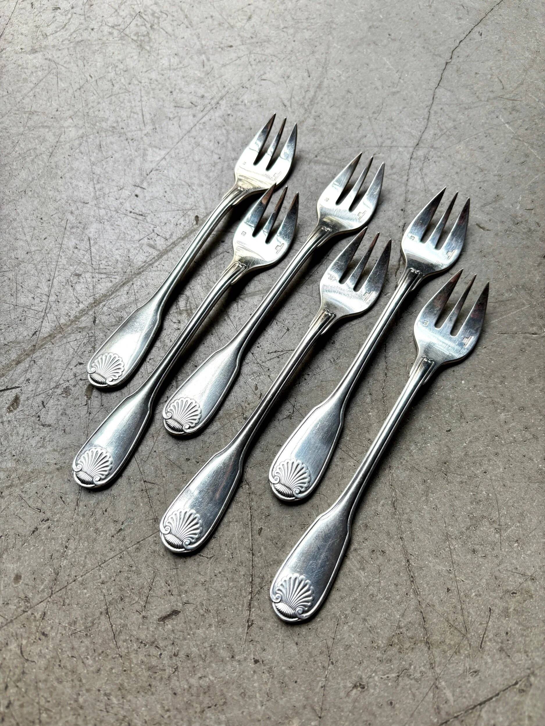 6 Christofle silver-plated oyster forks, shell design.