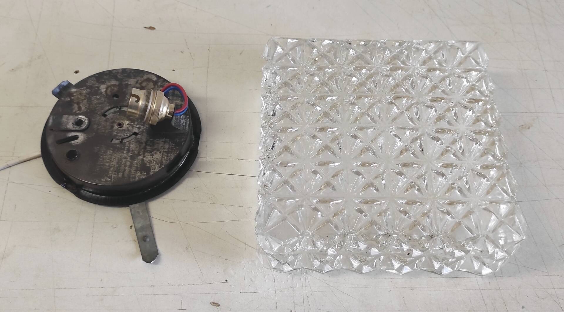 Ceiling light or wall sconce in moulded glass - mid 20th century.