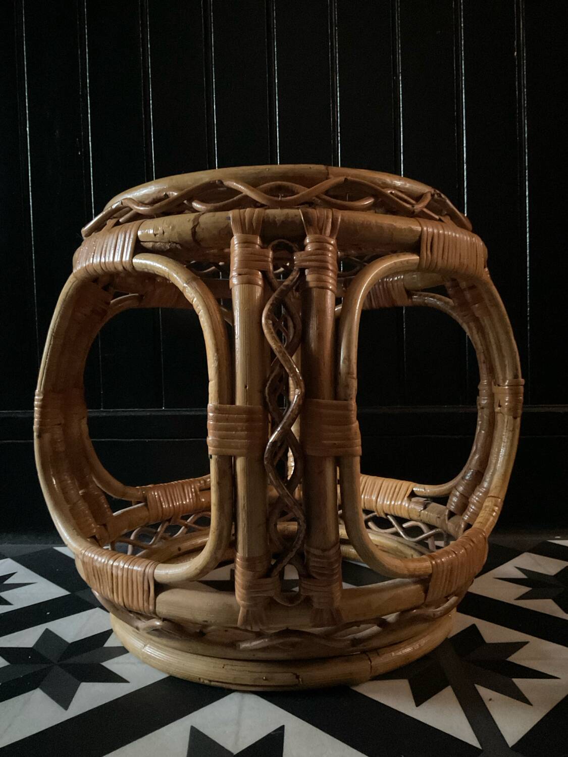 Vintage side table in rattan from the 60s-70s.
