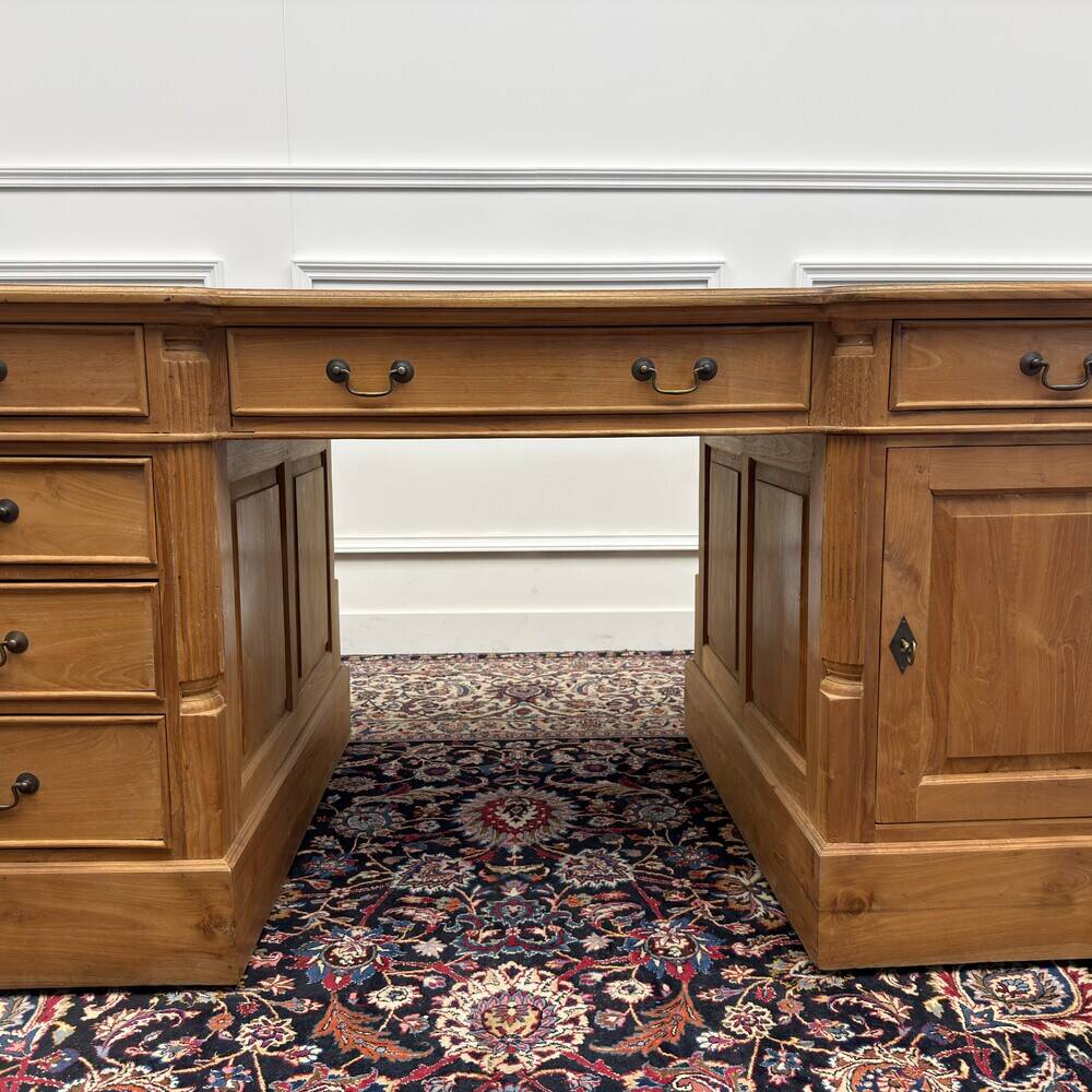 Bureau en teck anglais classique avec cuir marron