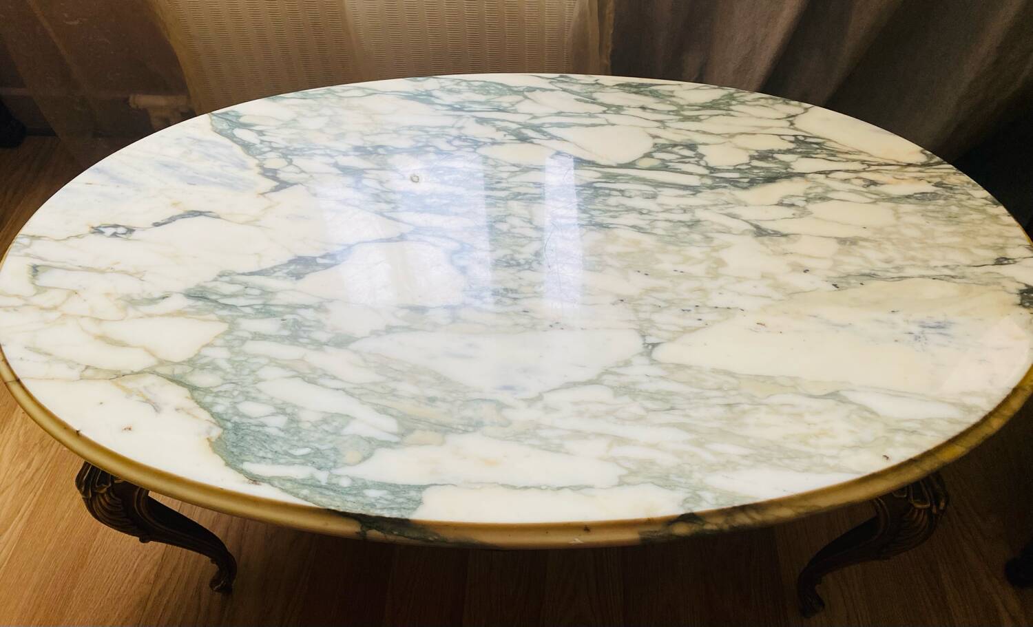 Coffee table with bronze base and marble top, Louis XV style, 20th century