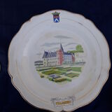 11 plates of earthenware from Gien model Châteaux de la Loire ar 22 cmmoiries diam