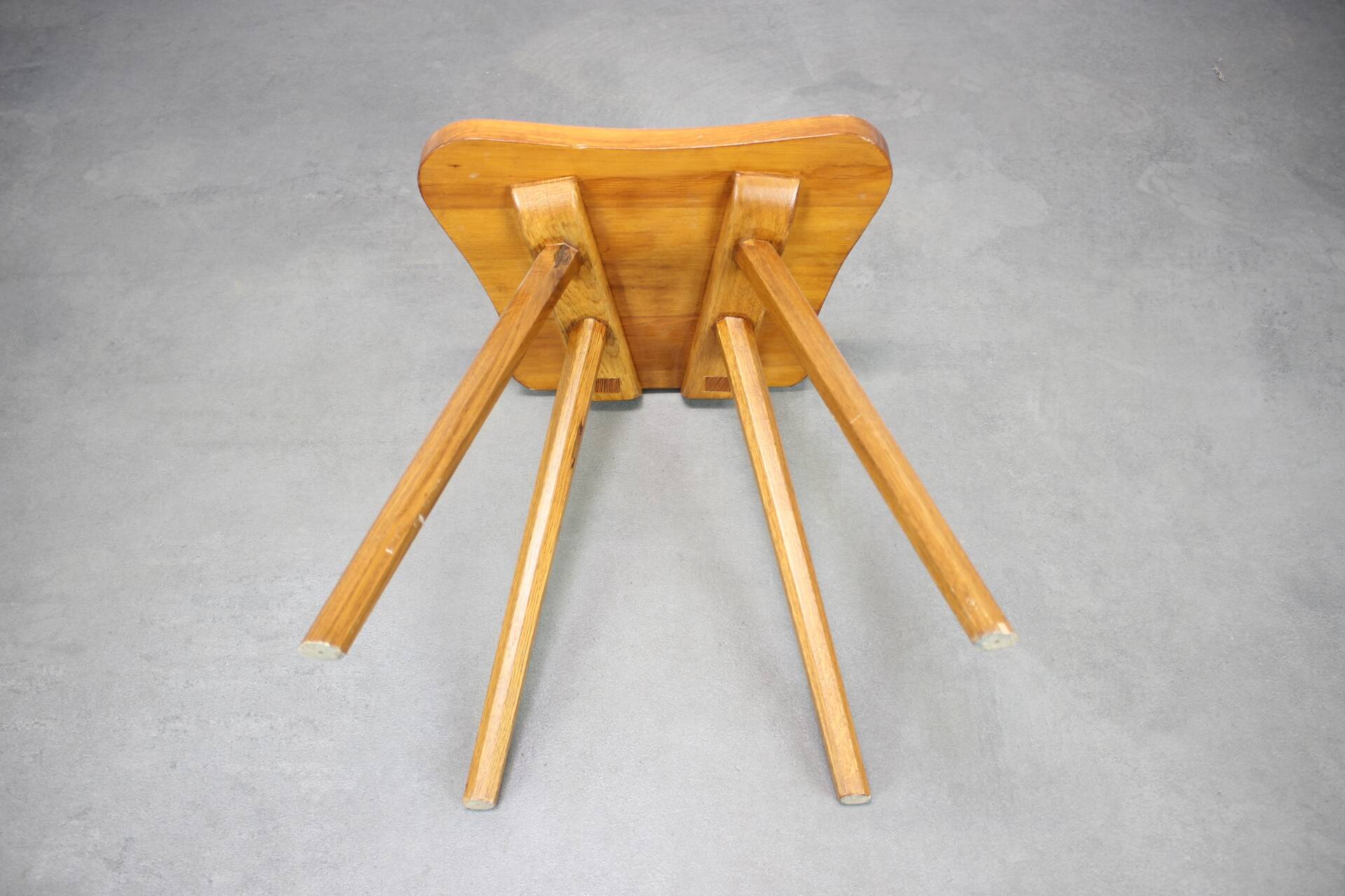 Vintage Czech folk farmhouse chair in solid wood, from the 1940s-1950s.