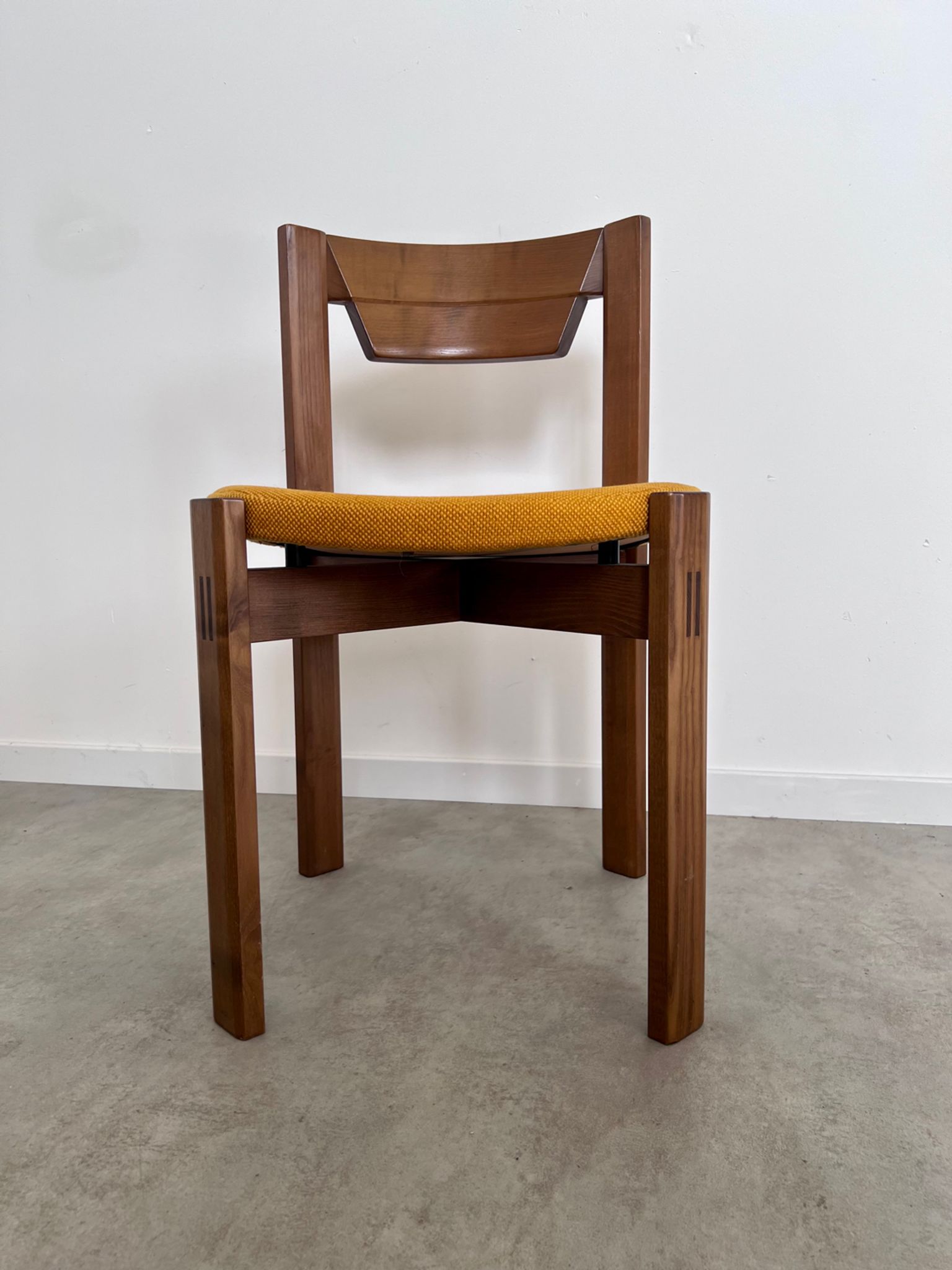 Set of 4 Scandinavian style chairs Girsberger 70s vintage solid wood