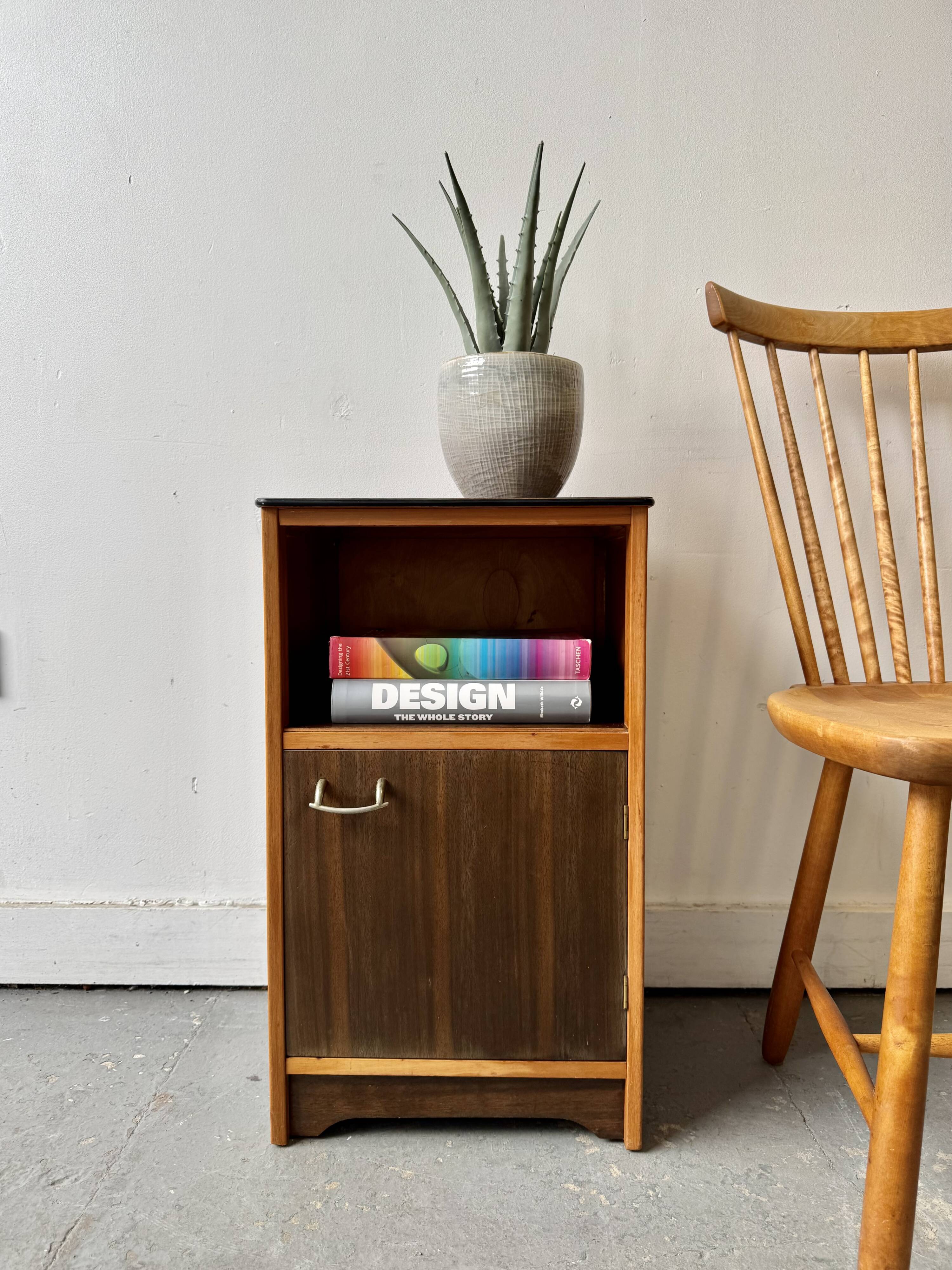 Table de chevet vintage par Avalon Yatton