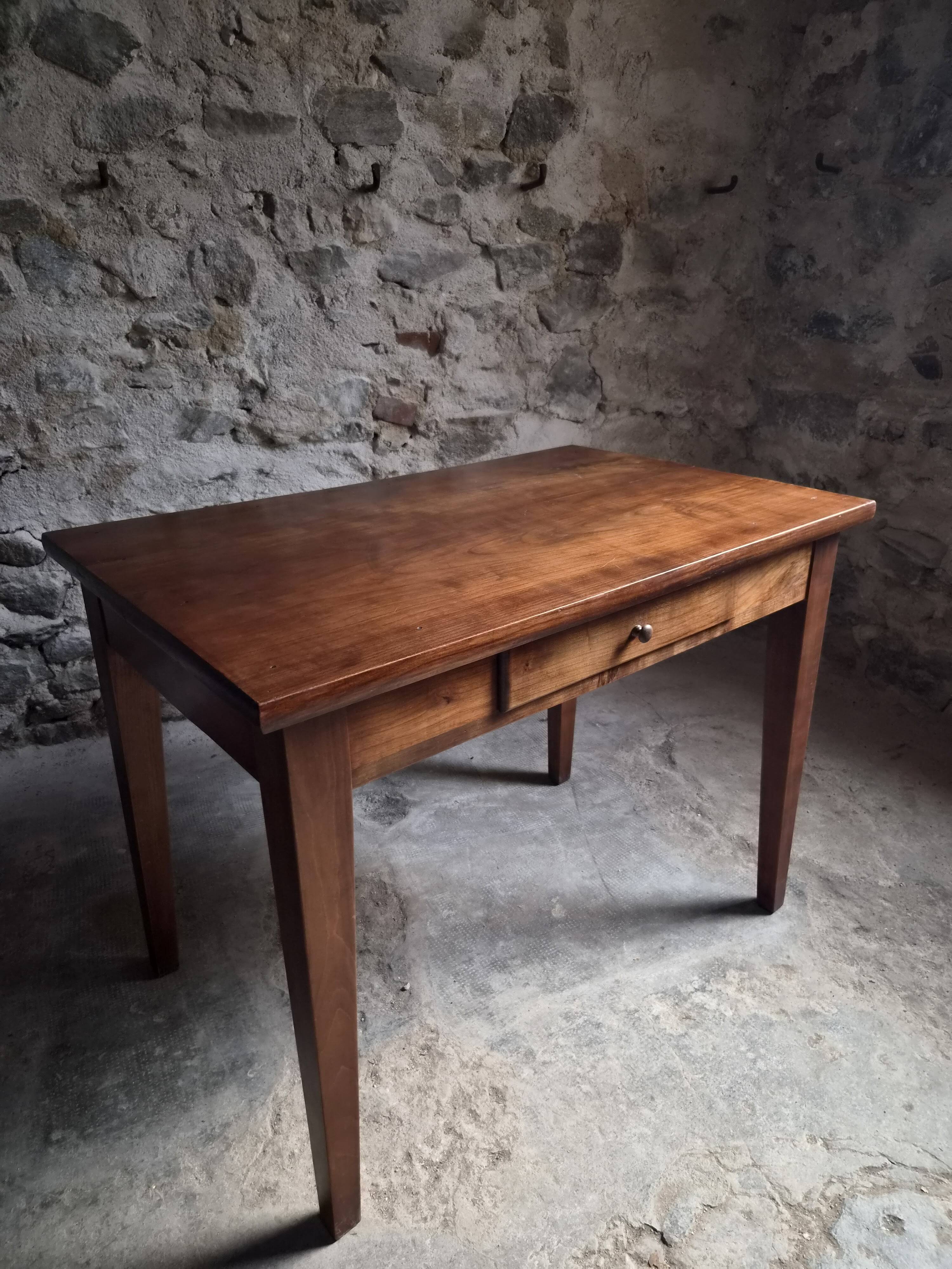 Old French table in cherry wood with bistro chair, circa 1900–1930.