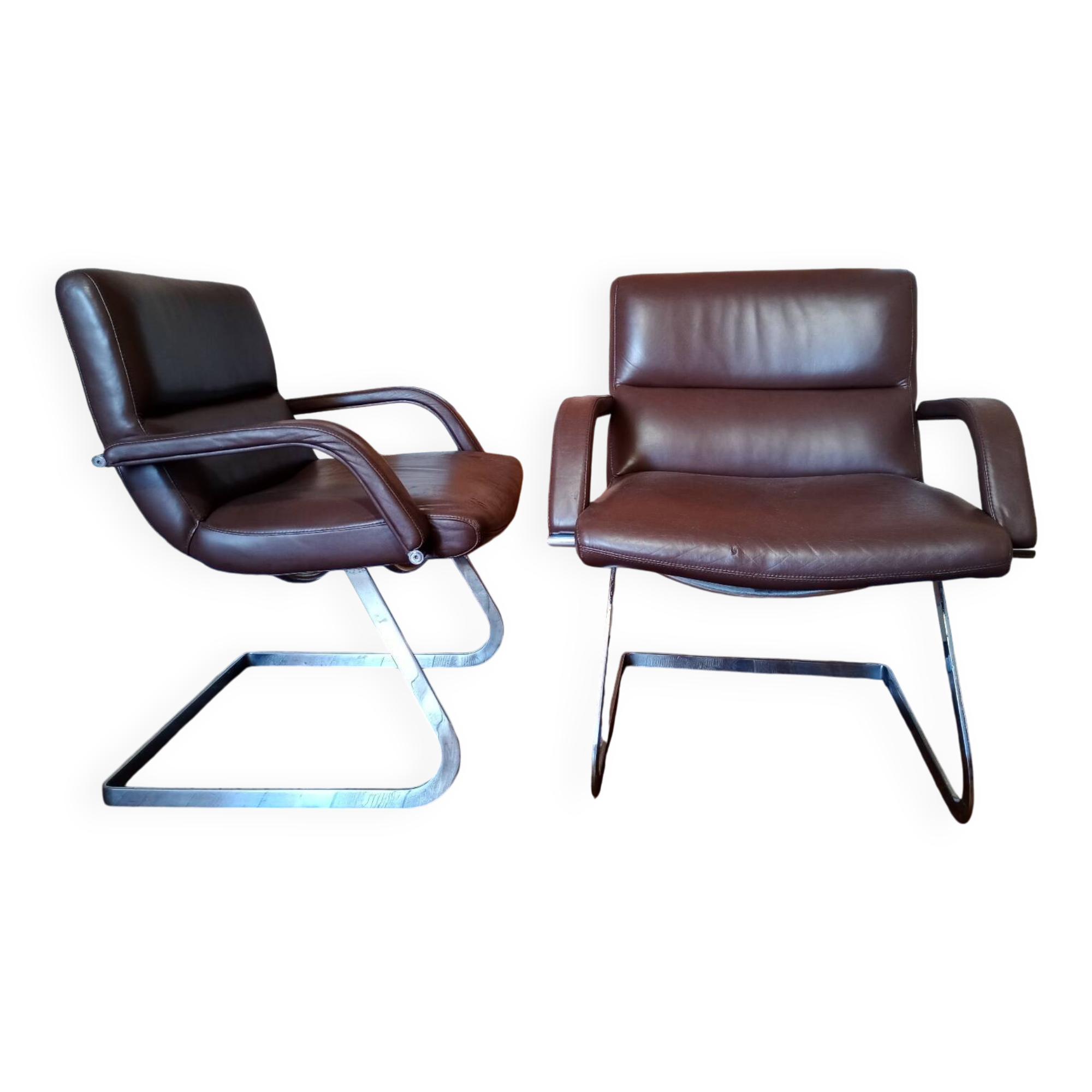 Deux fauteuils cuir et chrome 1970