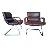 Deux fauteuils cuir et chrome 1970
