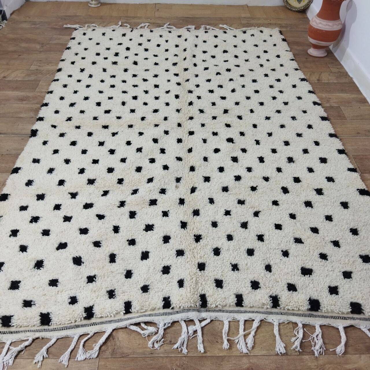 Handmade moroccan polka dot berber rug 294 x 194 cm
