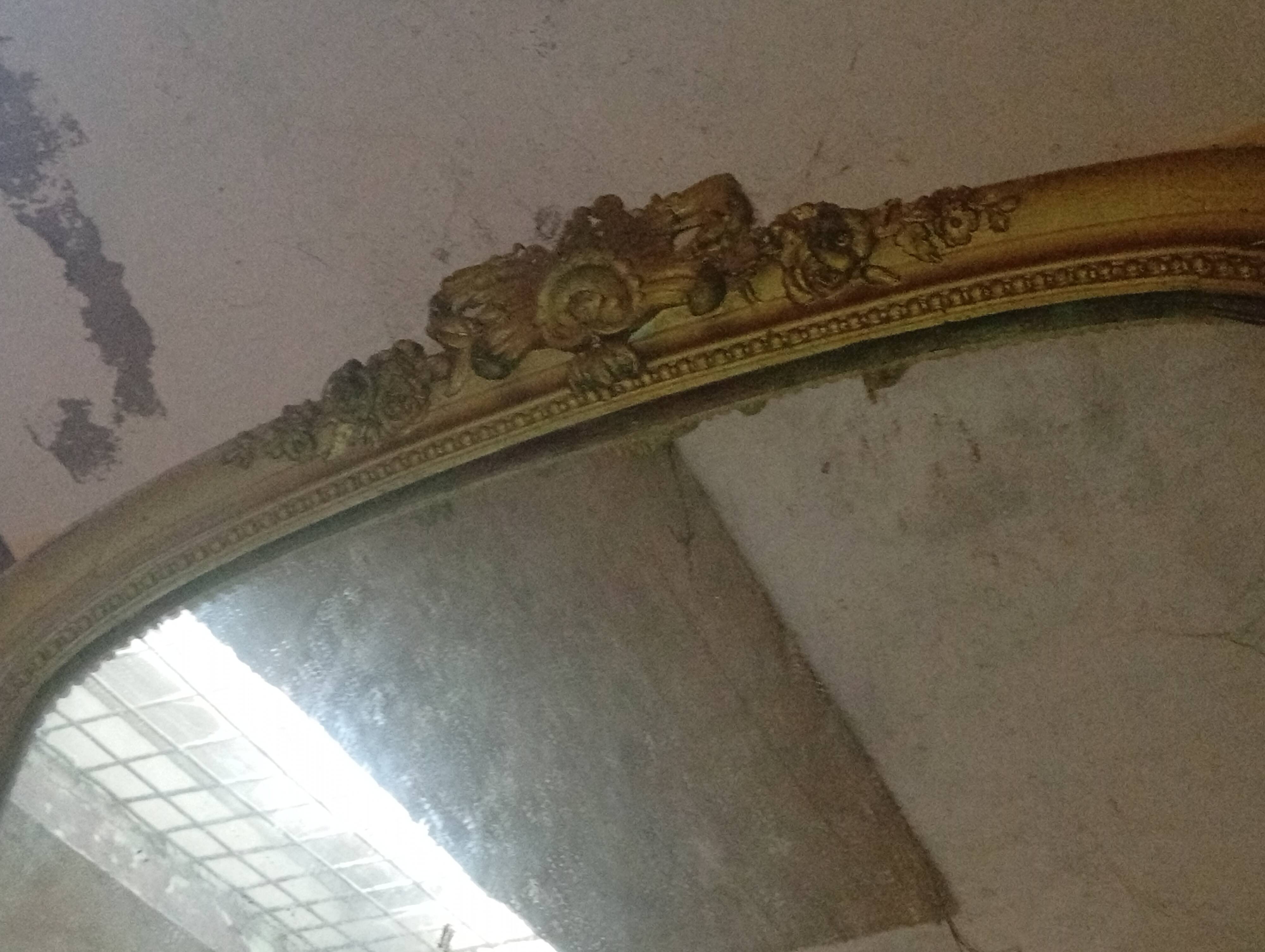 Miroir Louis Philippe ancien doré avec fronton