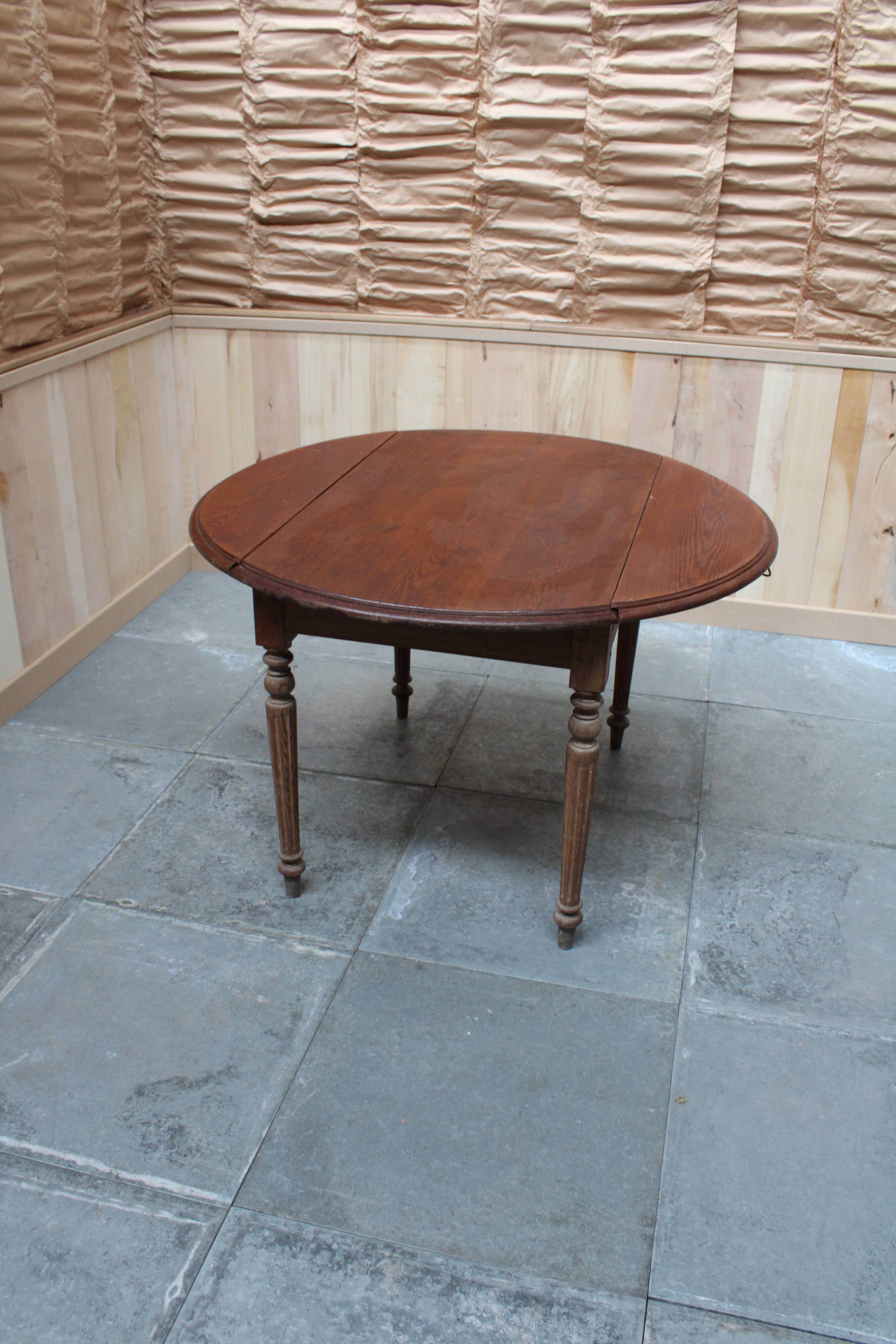 Antique extending table