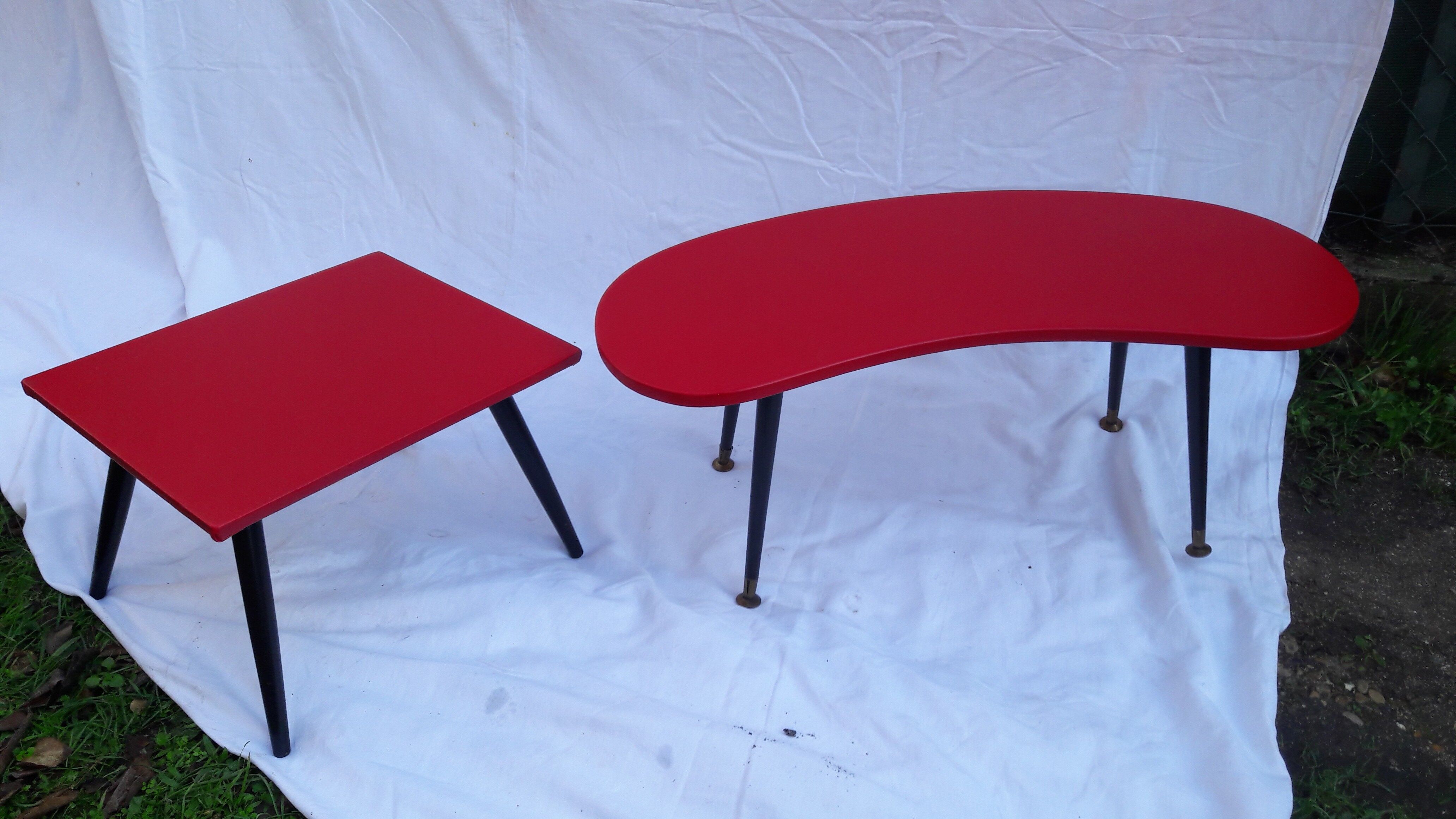 Paire de petites tables basses gigognes