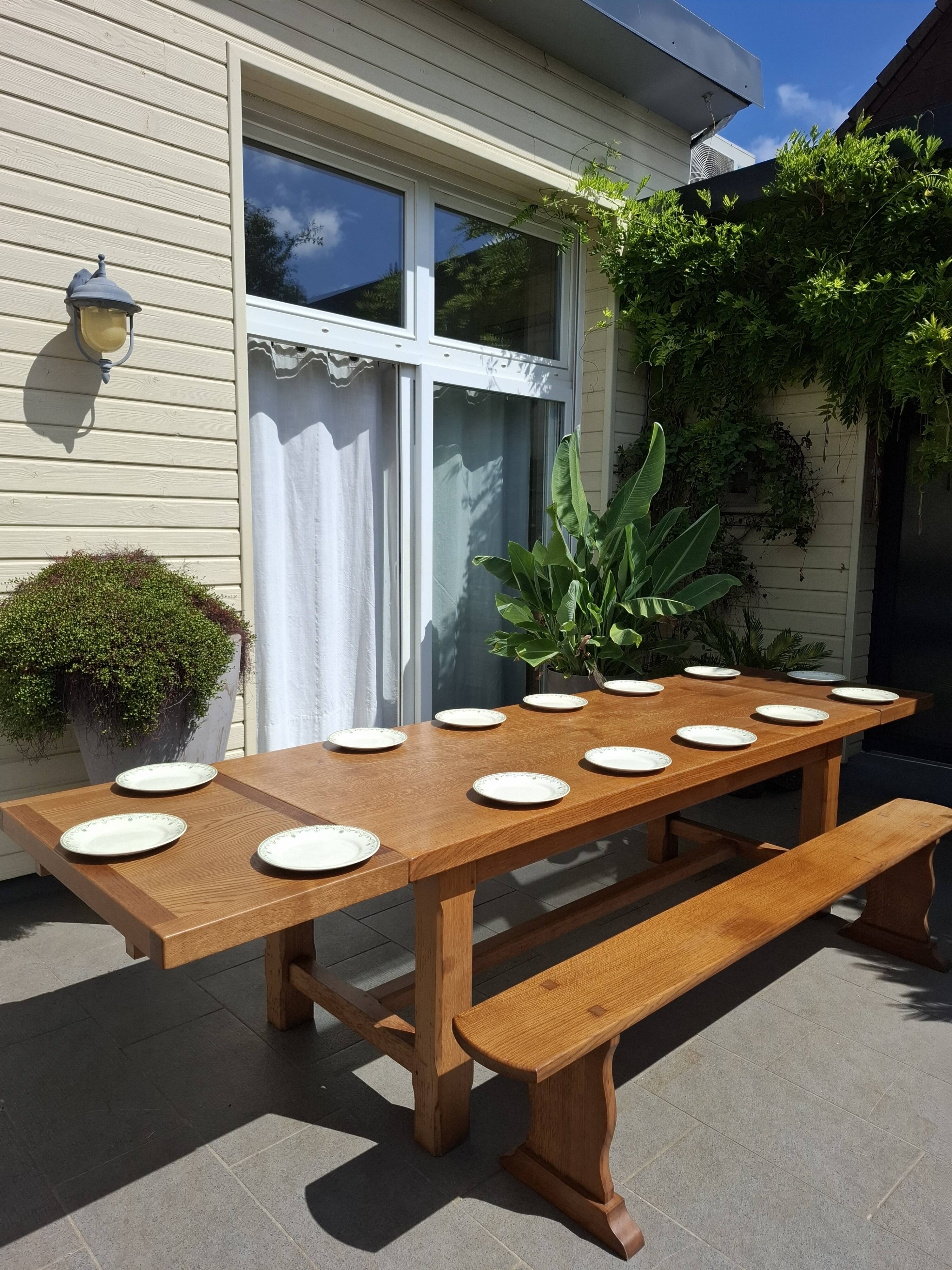 Grande table de ferme avec son banc
