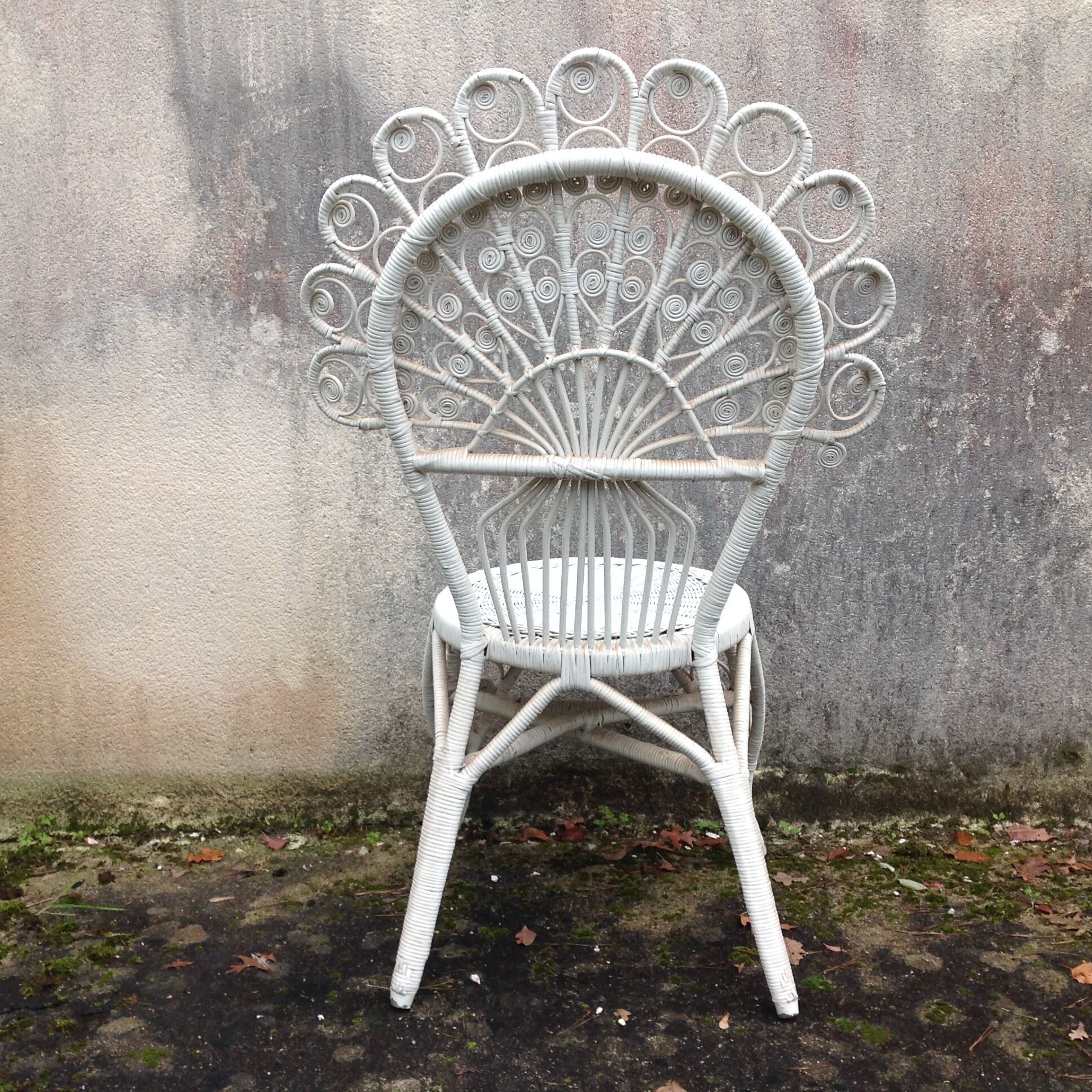 Emmanuelle-style white rattan peacock chair