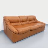 Vintage cognac camel leather canapé from the 1970s.