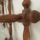 Stretchy wooden wall hanger with ten hooks