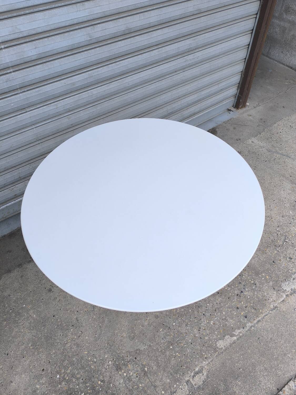 Knoll table by Eero Saarinen