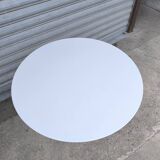 Knoll table by Eero Saarinen